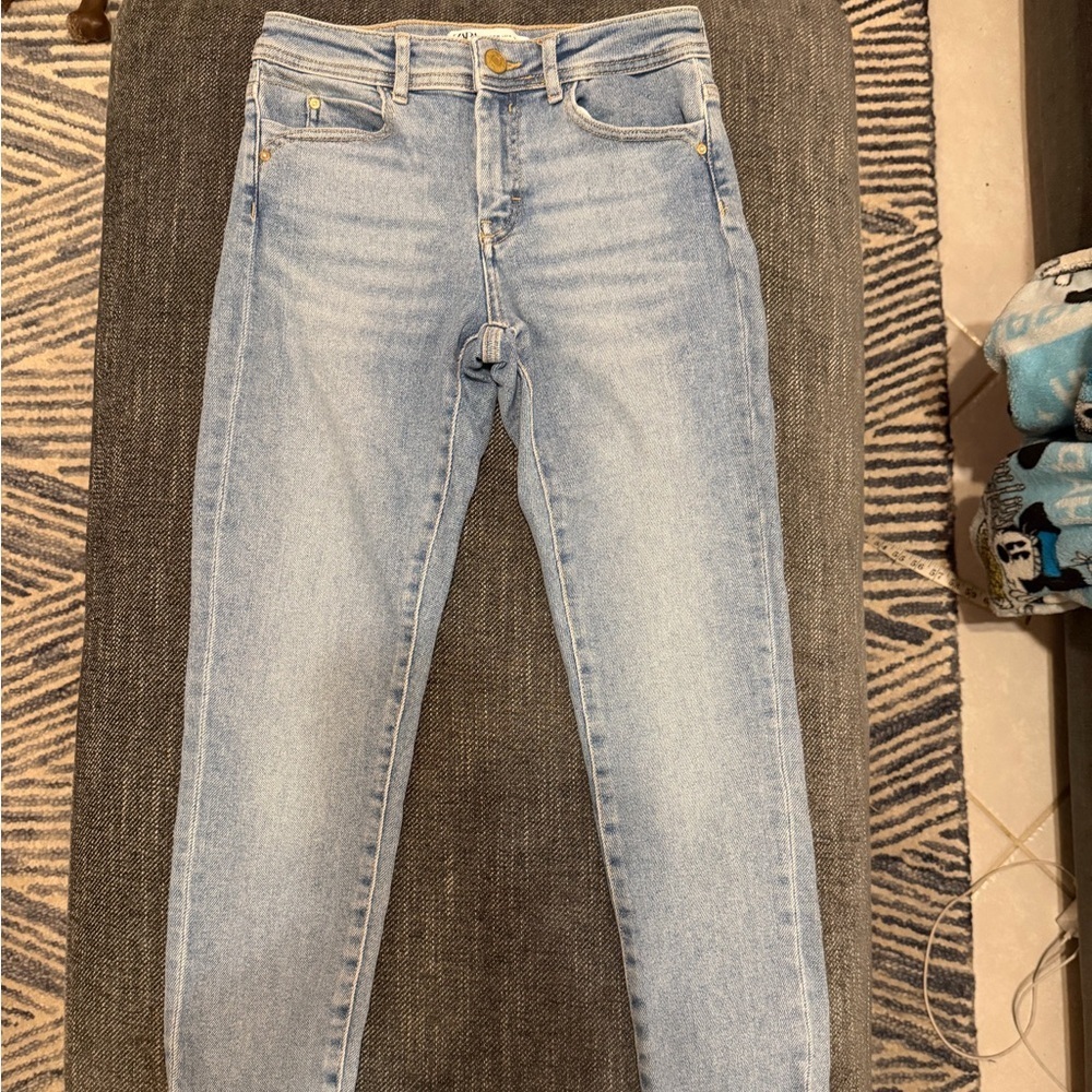 ZARA Women's‎ Light Wash Distressed Frayed Hem Cropped Denim Jeans Size 4 US